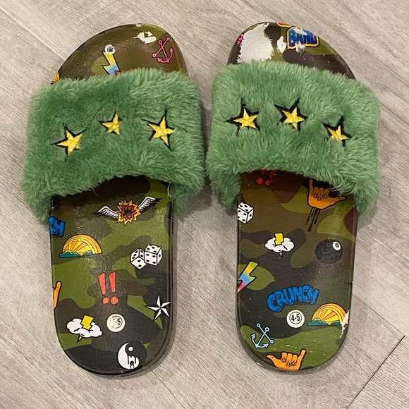 ISCREAM “Camo” Fluffy Slides - Picture 1 of 9